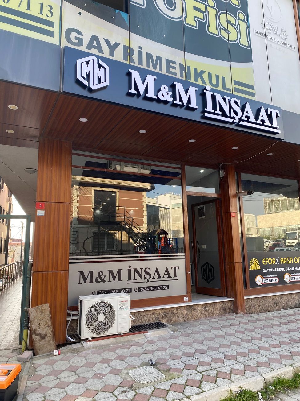 M&M İnşaat — Cephe Tabela
